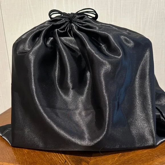 🚨🚨SOLD🚨🚨Kate Spade Black and Red Rose Satchel - Picture 8 of 8